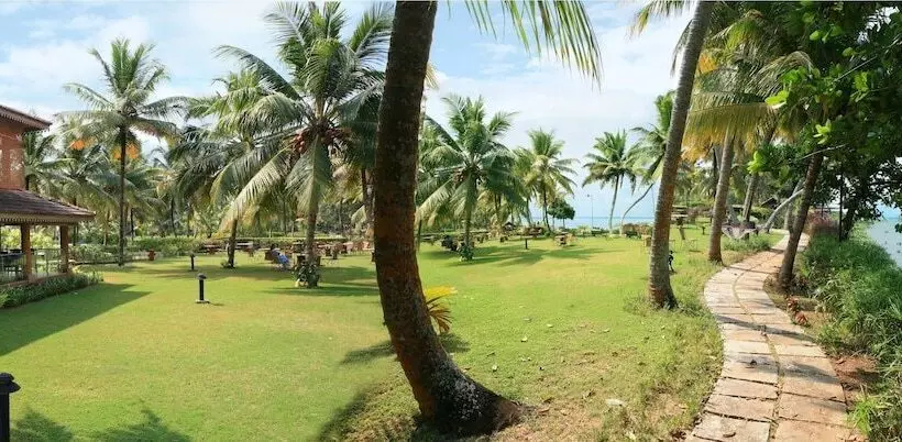 Отель Lakesong Kumarakom