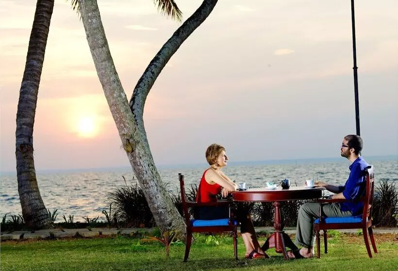 Отель Lakesong Kumarakom