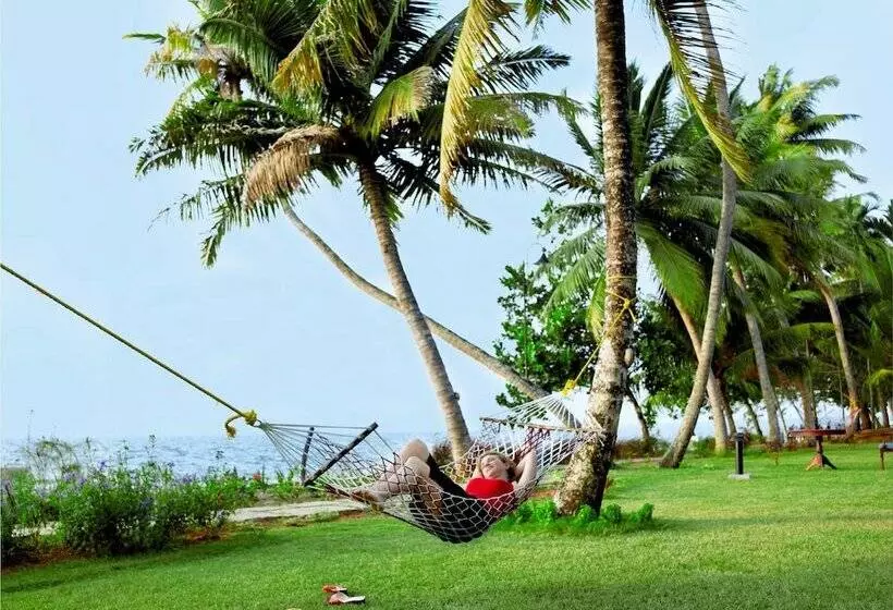 Отель Lakesong Kumarakom