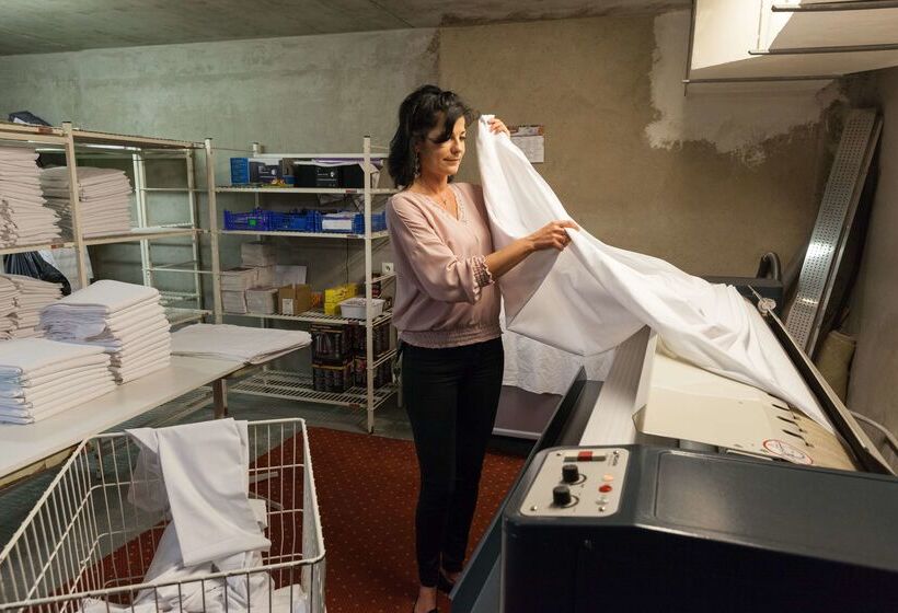 Отель The Originals City, Hôtel Le Forum, Strasbourg Nord