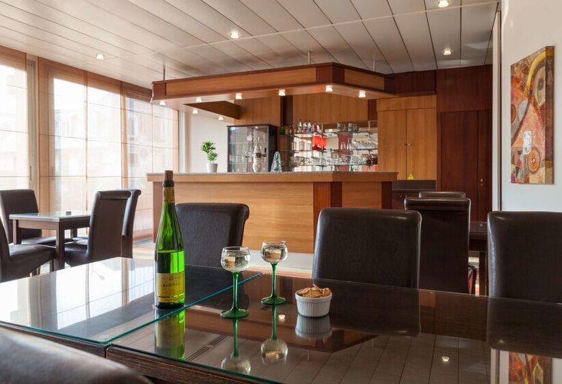 Отель The Originals City, Hôtel Le Forum, Strasbourg Nord