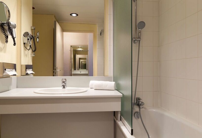 Отель The Originals City, Hôtel Le Forum, Strasbourg Nord