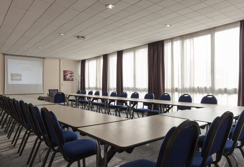 Отель The Originals City, Hôtel Le Forum, Strasbourg Nord