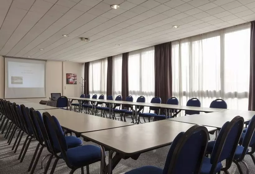 בית מלון כפרי The Originals City, Hôtel Le Forum, Strasbourg Nord