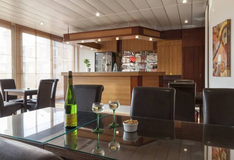 Отель The Originals City, Hôtel Le Forum, Strasbourg Nord