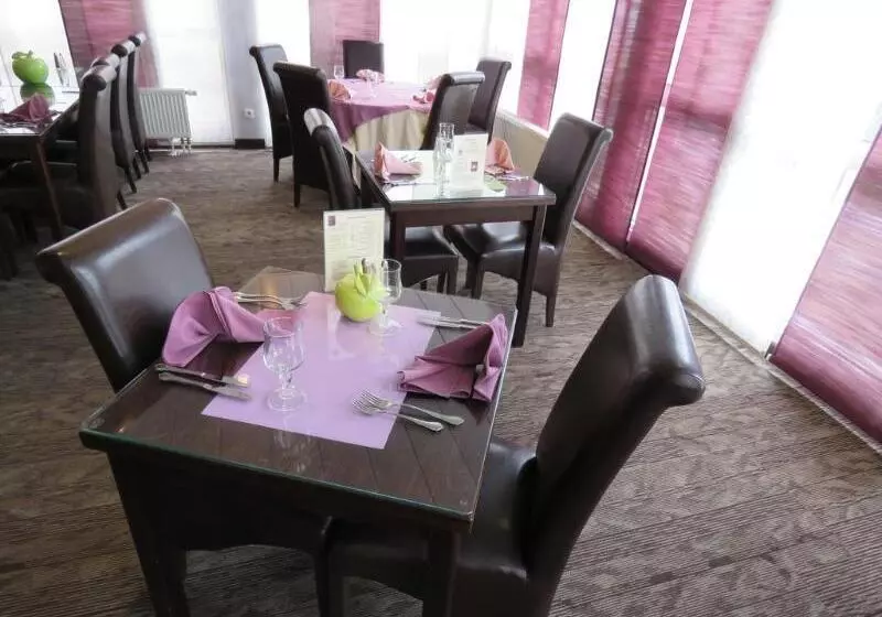 בית מלון כפרי The Originals City, Hôtel Le Forum, Strasbourg Nord