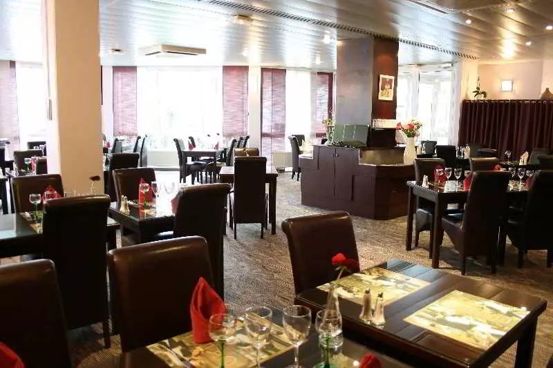 בית מלון כפרי The Originals City, Hôtel Le Forum, Strasbourg Nord