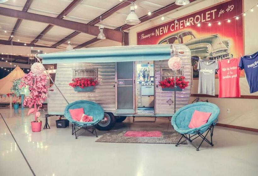 فندق صغير Lone Star Glamp Inn