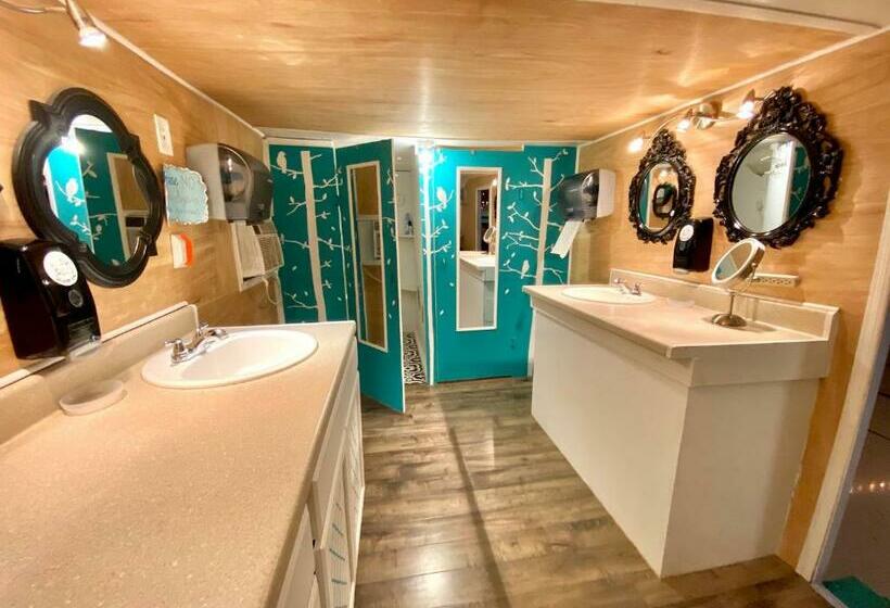 فندق صغير Lone Star Glamp Inn