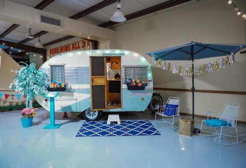 فندق صغير Lone Star Glamp Inn