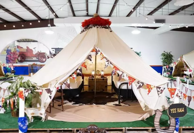 Retkeilymaja Lone Star Glamp Inn