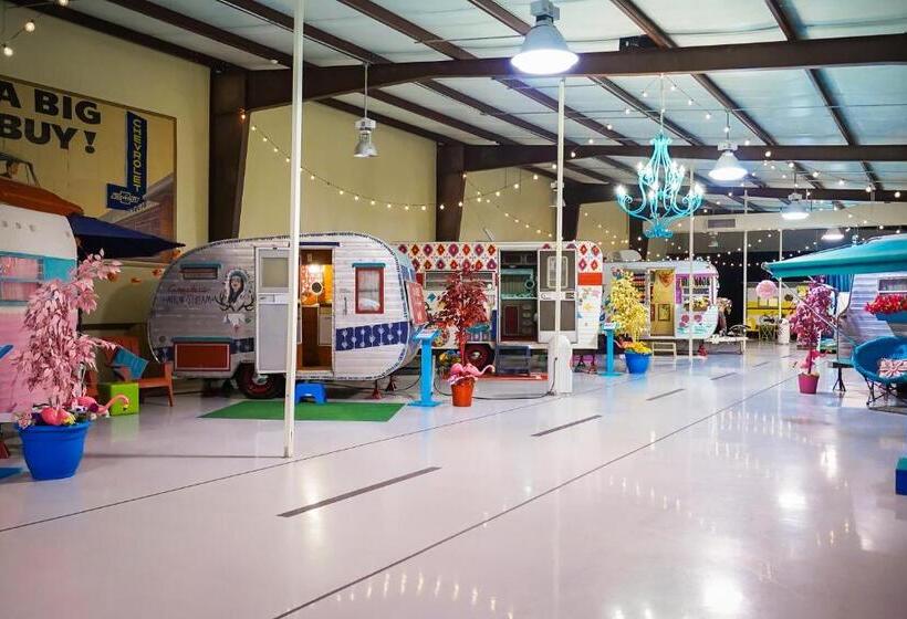 فندق صغير Lone Star Glamp Inn