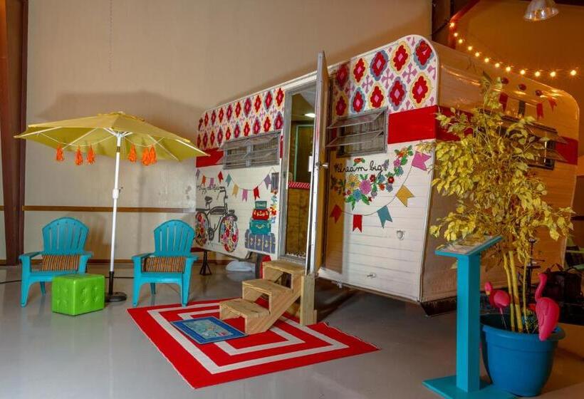 فندق صغير Lone Star Glamp Inn