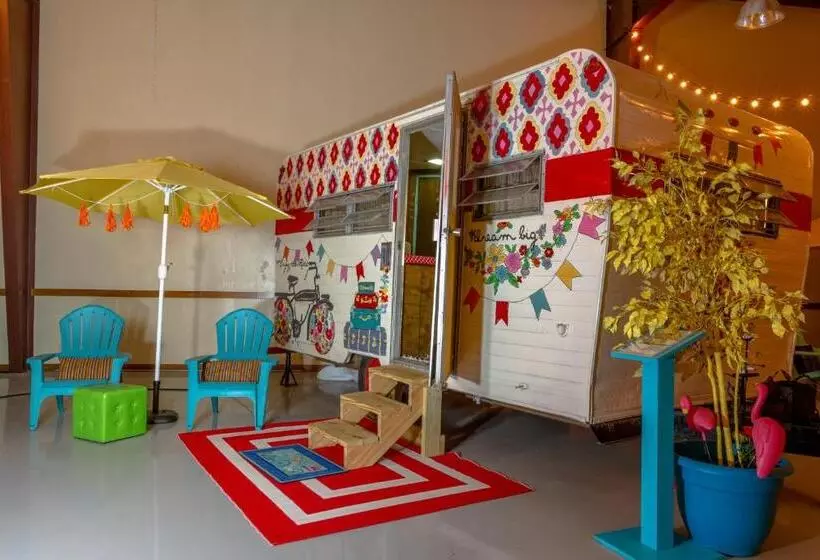 Retkeilymaja Lone Star Glamp Inn