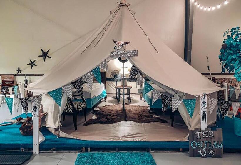 فندق صغير Lone Star Glamp Inn