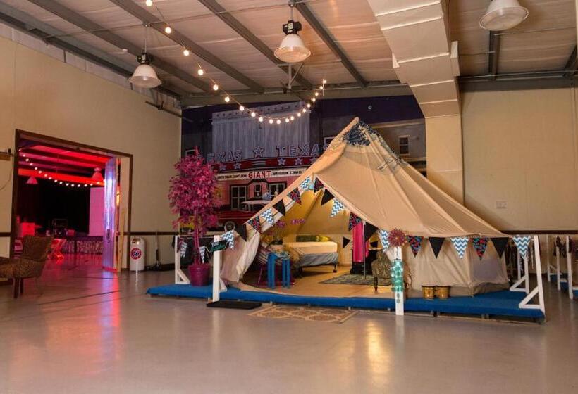 فندق صغير Lone Star Glamp Inn