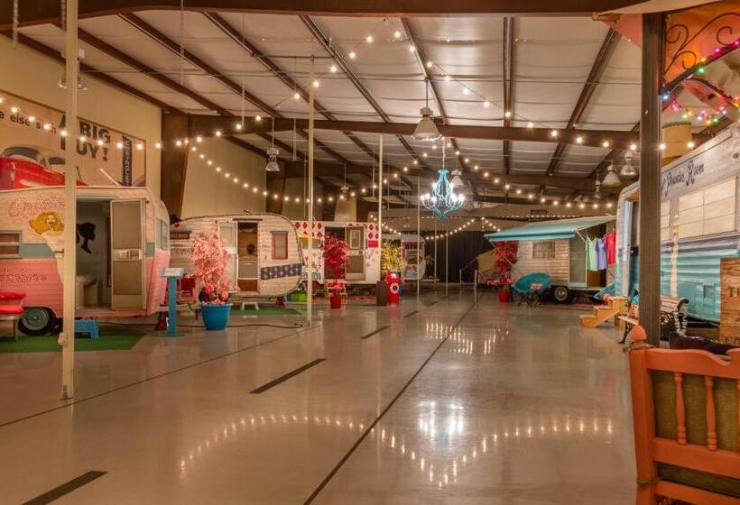 فندق صغير Lone Star Glamp Inn