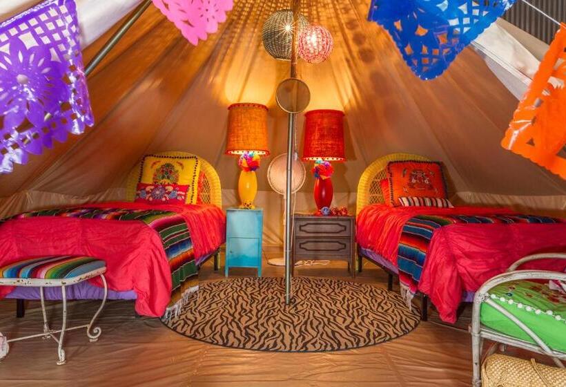 فندق صغير Lone Star Glamp Inn