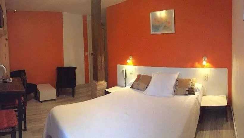 ベッドアンドブレックファースト Auberge Les Glycines