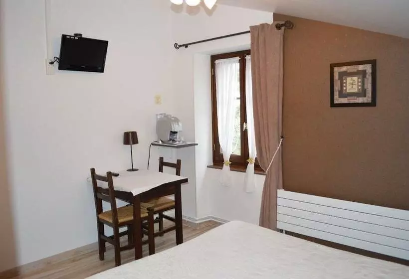 ベッドアンドブレックファースト Auberge Les Glycines