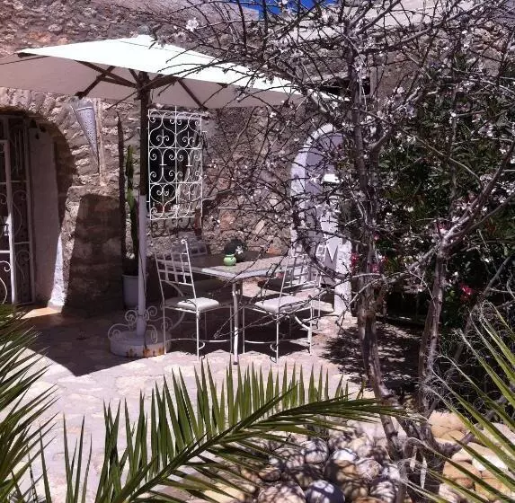 Aamiaismajoitus (B&B) Villa Salvatore