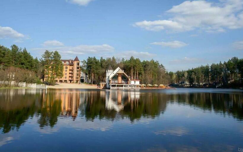 Отель заміський комплекс пуща лісна