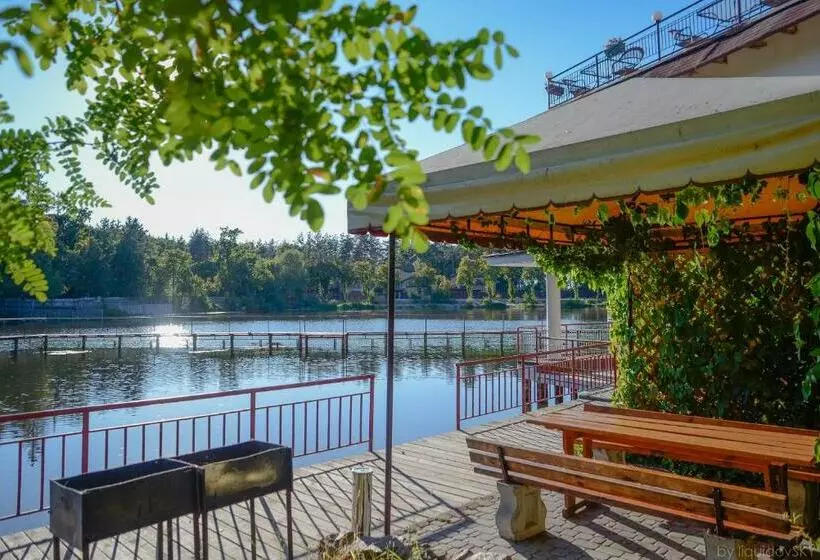 Hotelli заміський комплекс пуща лісна