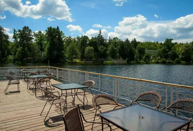 Hotelli заміський комплекс пуща лісна