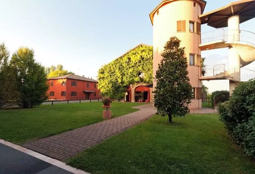 هتل Agriturismo La Lupa