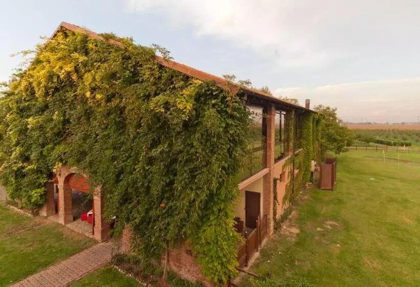 هتل Agriturismo La Lupa