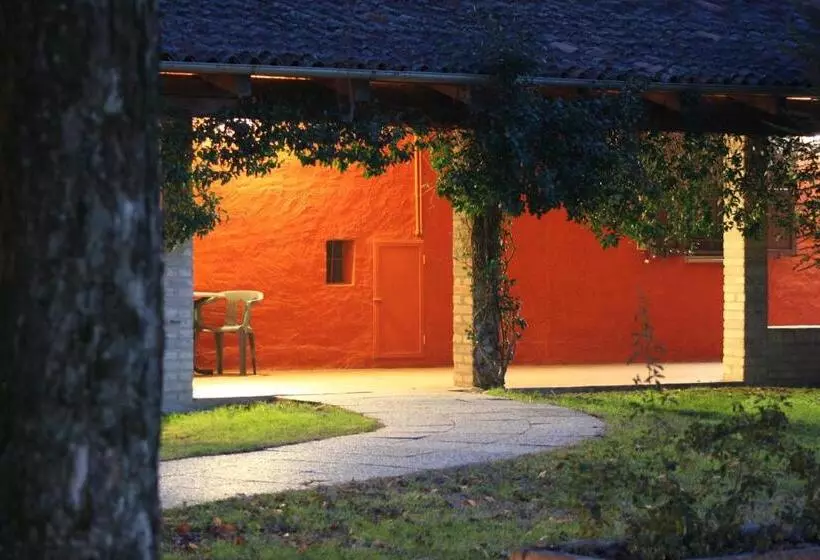 هتل Agriturismo La Lupa