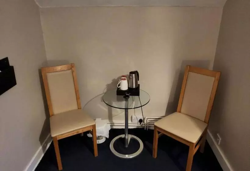 ホテル The Avenue