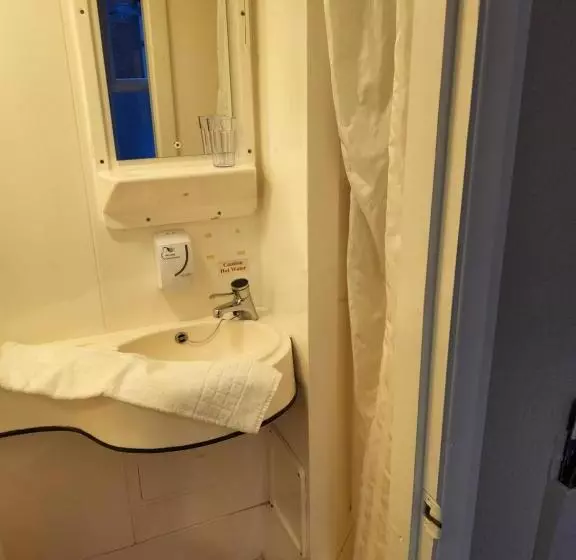 ホテル The Avenue