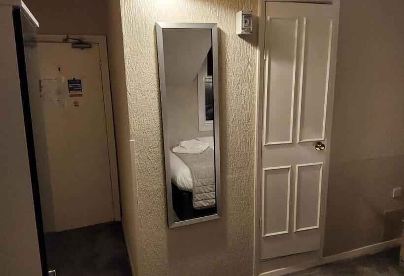 ホテル The Avenue