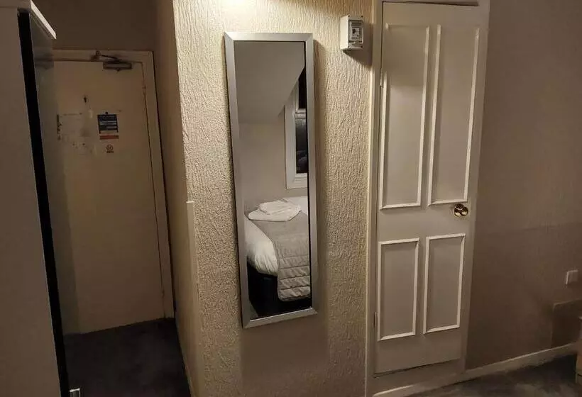 ホテル The Avenue