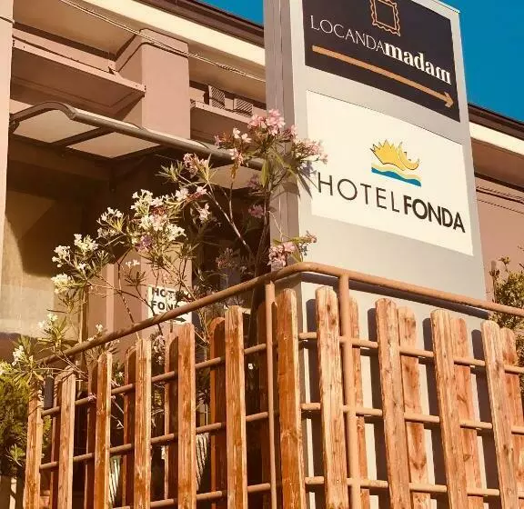 Hotelli Albergo Fonda