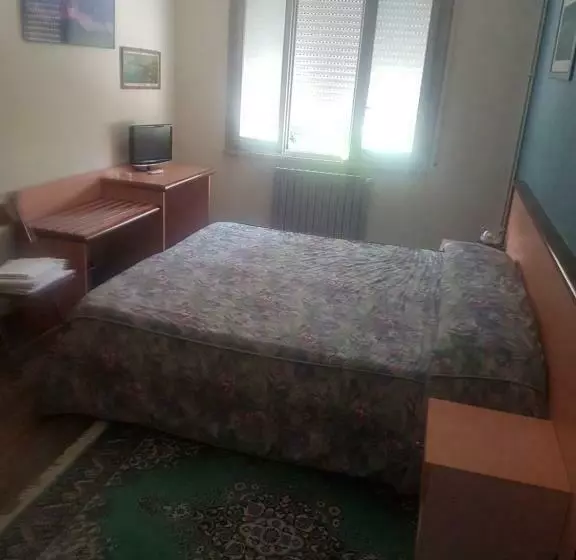 Hotelli Albergo Fonda