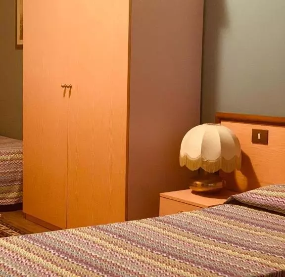 Hotelli Albergo Fonda