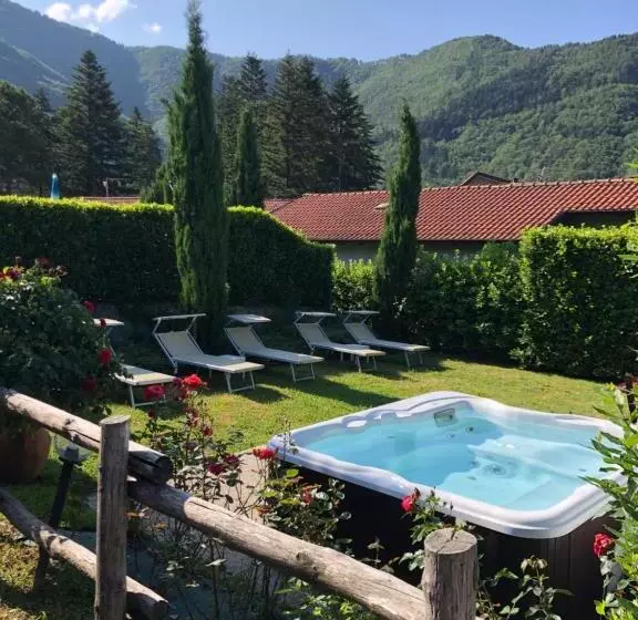 Hotelli Albergo Miramonti