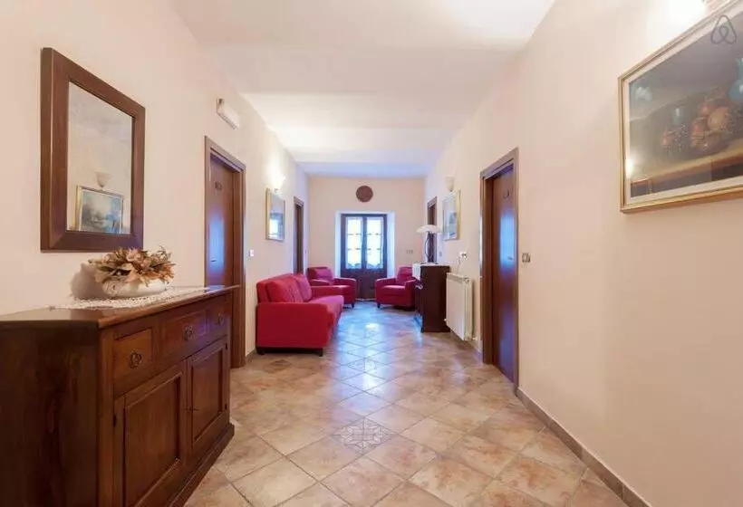 Hotelli Albergo Miramonti