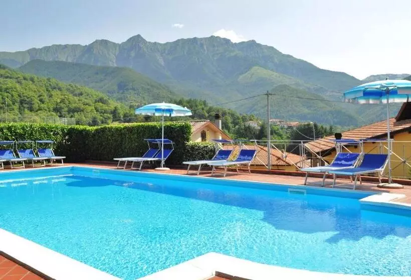 Hotelli Albergo Miramonti