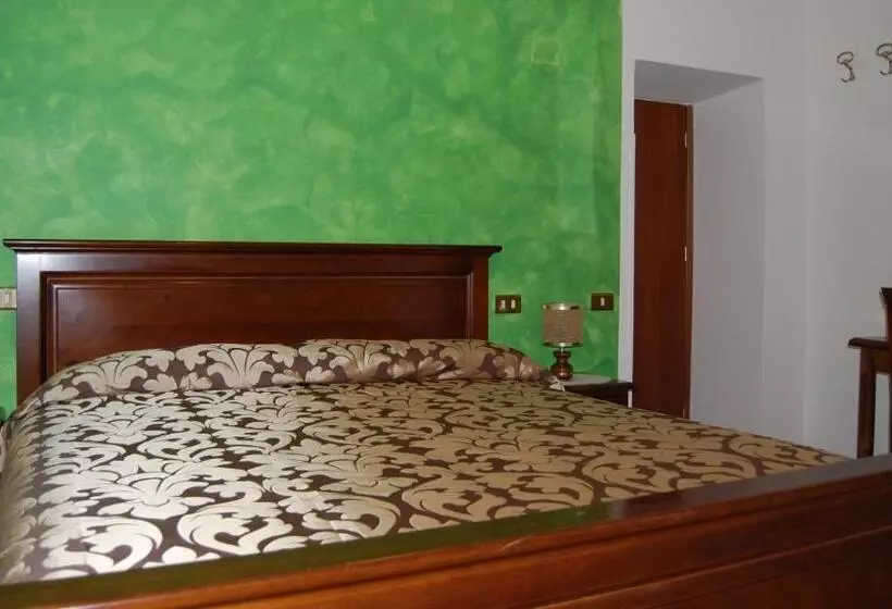 Hotelli Albergo Miramonti