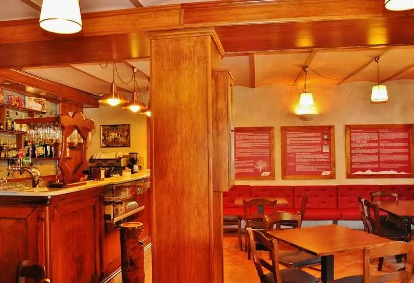 Hotelli Albergo Miramonti