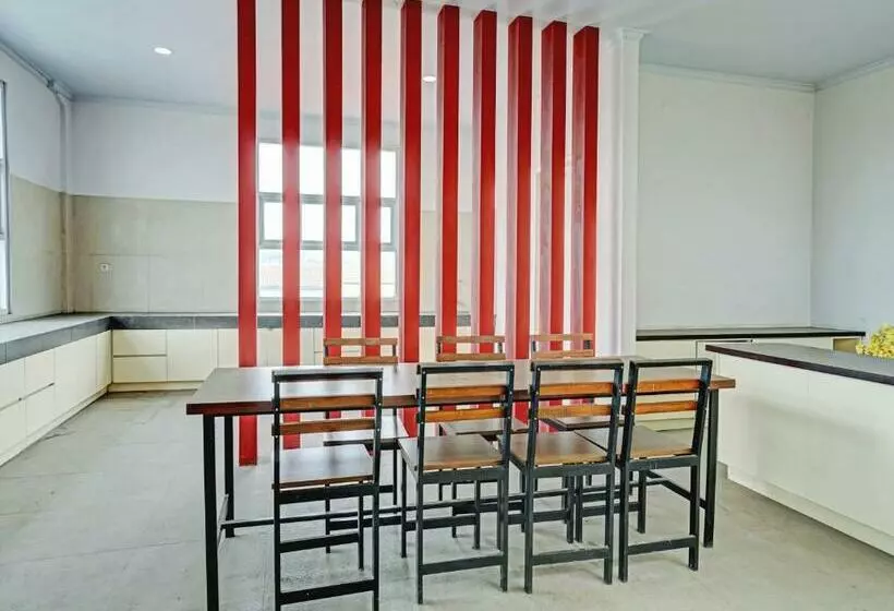 Hotelli Oyo 90324 Si Jalak Guest House