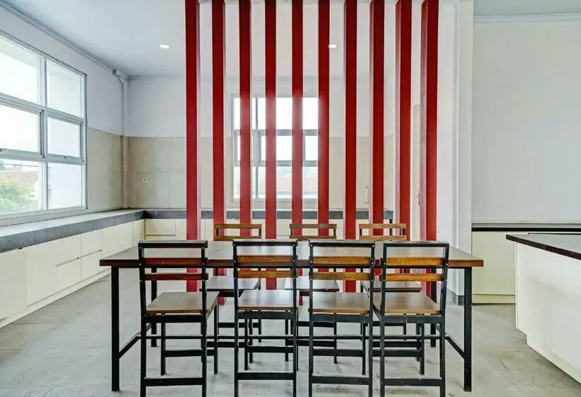 Hotelli Oyo 90324 Si Jalak Guest House