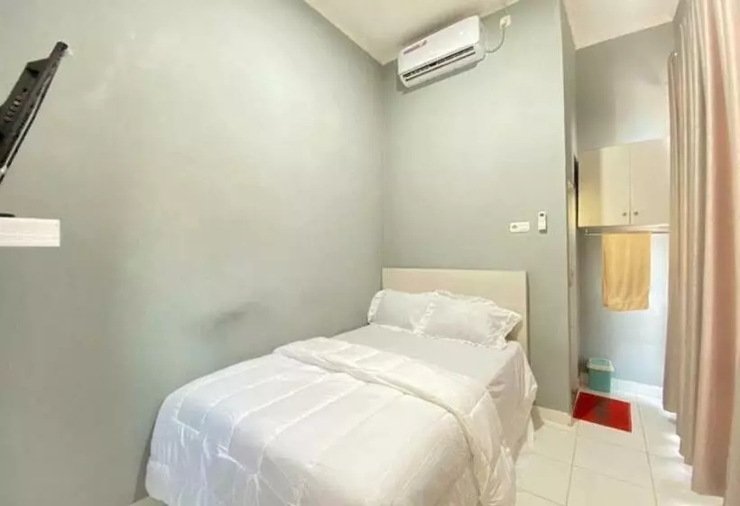 ホテル Pelangi Guest House Palembang Redpartner