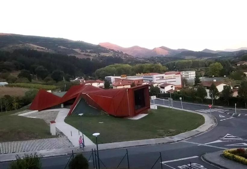 هتل Gueñes