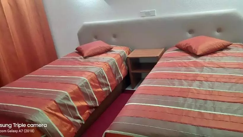 هتل Hostel Armona