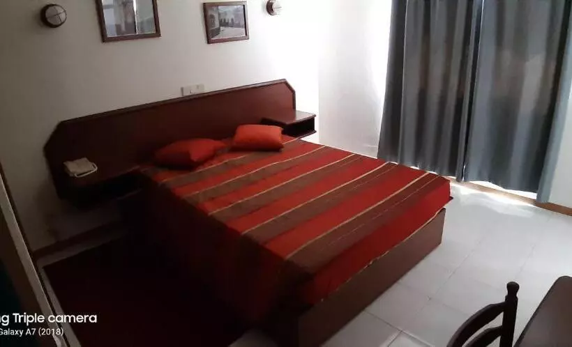 هتل Hostel Armona