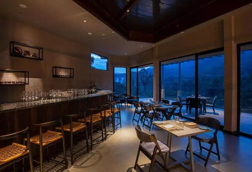 Hotelli Niraamaya Retreats Samroha Athirappilly